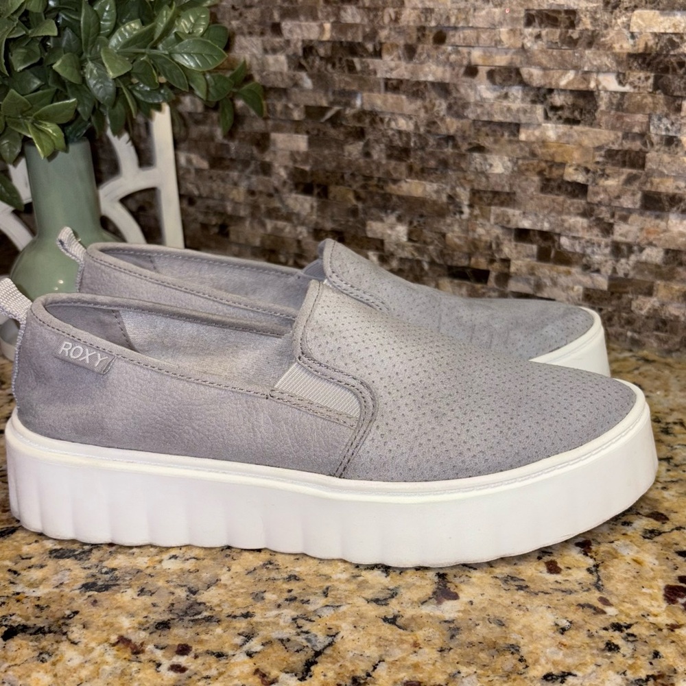 Roxy Gray Sheilahh Slip-On Platform Sneakers in a faux suede Size 7.5